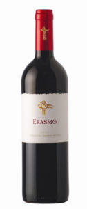  Elaborado a partir do corte bordalês e ao estilo do Velho Mundo, o tinto Erasmo 2009 alcançou 94 pontos no Guia Descorchados e figurou na lista dos 20 melhores blends do Chile