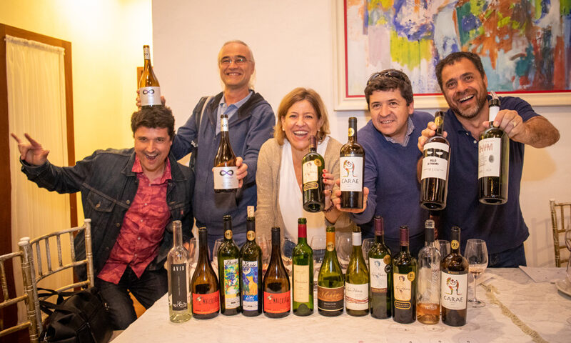 Pequenos produtores do coletivo Vinhos Novo Chile